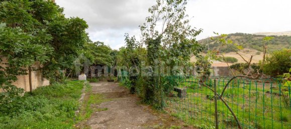 Здание с 5 комнатами в Рандаццо, Италия № 156870 41