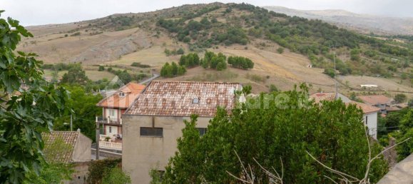 Здание с 5 комнатами в Рандаццо, Италия № 156870 16