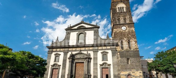 Здание с 5 комнатами в Рандаццо, Италия № 156870 46