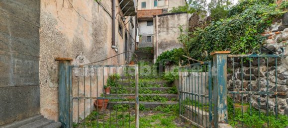 Здание с 5 комнатами в Рандаццо, Италия № 156870 42