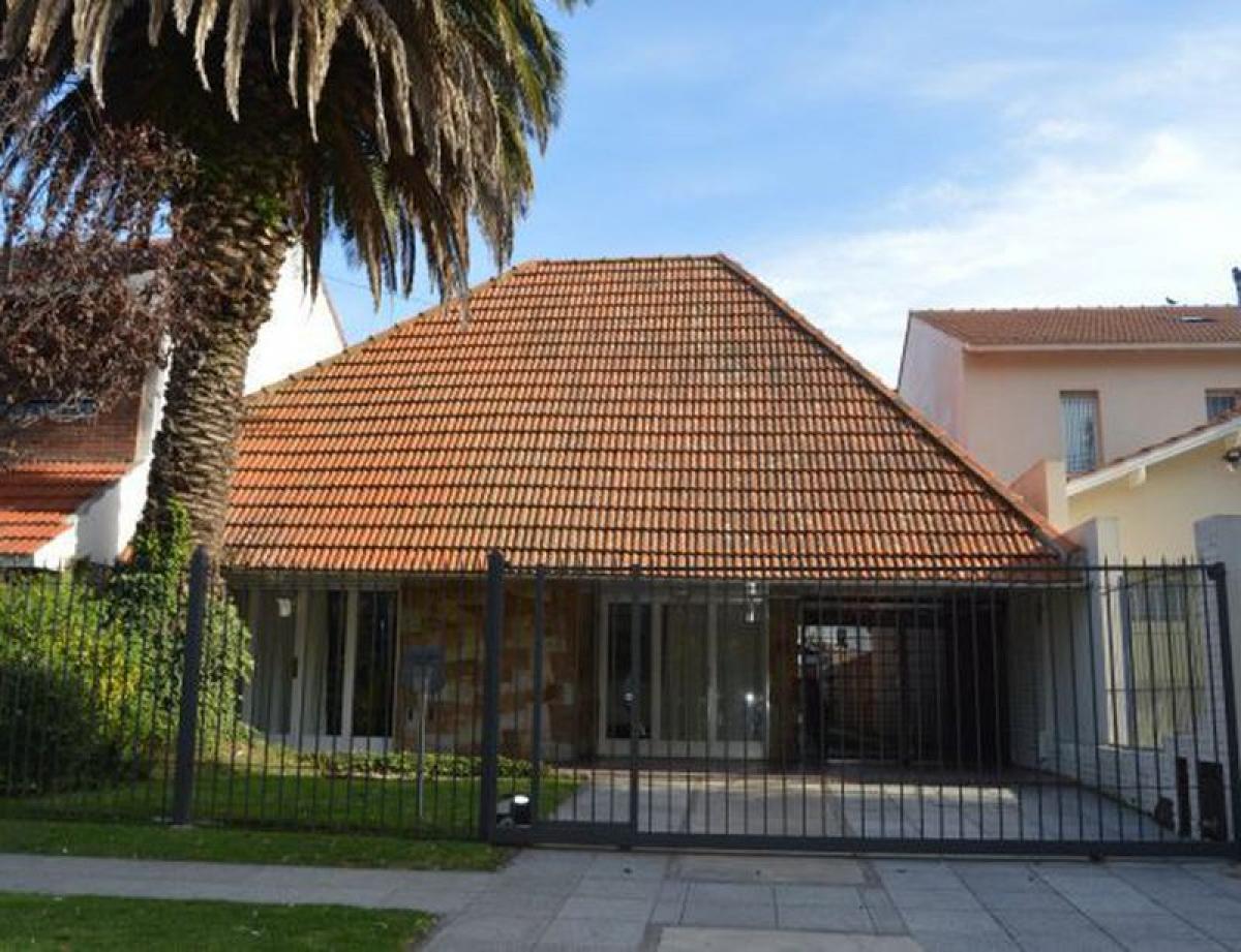 5 bedrooms House in Mar del Plata, Argentina No. 69806