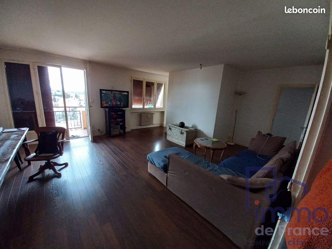 3 bedrooms Apartment in Saint-Etienne, France No. 199777