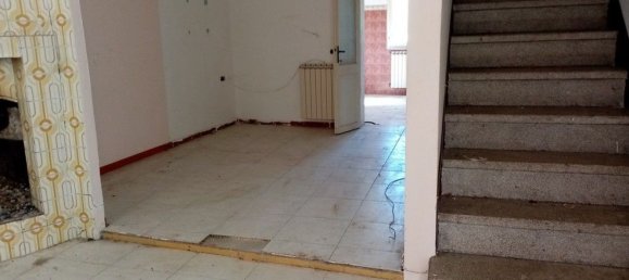 Дом с 4 комнатами в Терре Ровереше, Италия № 113343 13