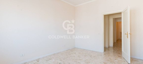 Apartamento de 4 divisões em Bari, Italy N.º 63551 10