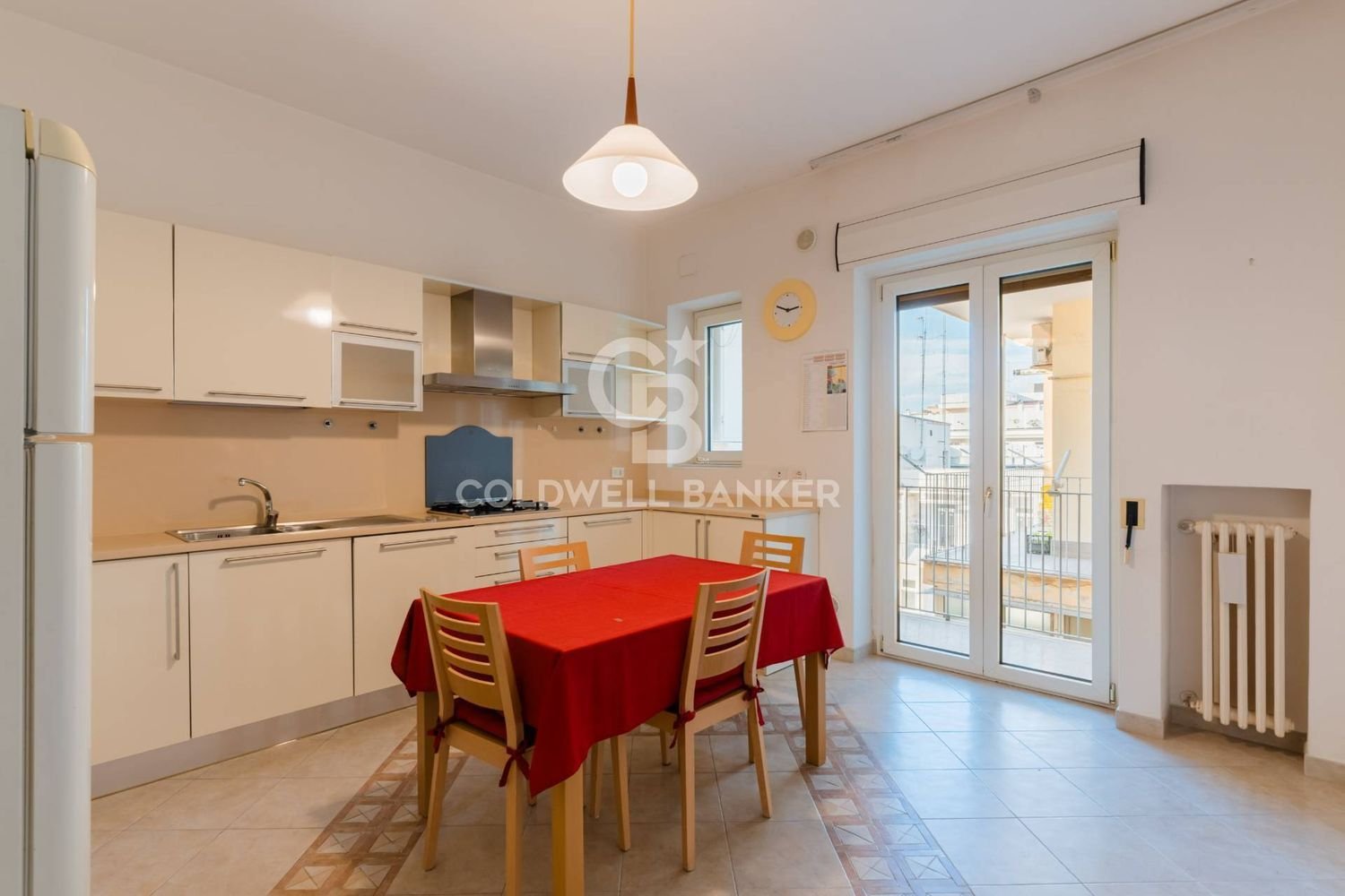 Apartamento de 4 divisões em Bari, Italy N.º 63551