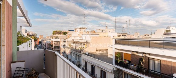 Apartamento de 4 divisões em Bari, Italy N.º 63551 19