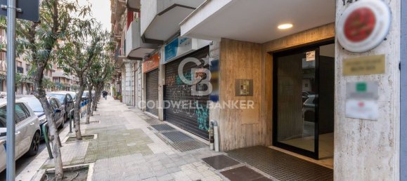 Apartamento de 4 divisões em Bari, Italy N.º 63551 3