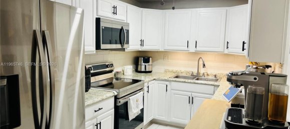 3 Schlafzimmer Gewerbliche Immobilien in Miami, USA, Nr. 615622 25