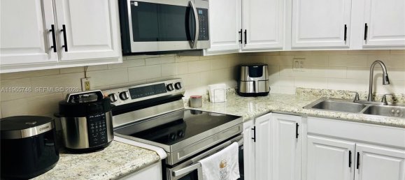 3 Schlafzimmer Gewerbliche Immobilien in Miami, USA, Nr. 615622 24