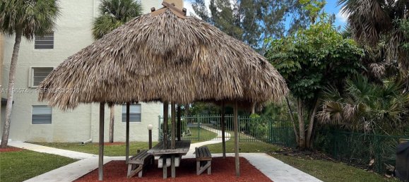 3 Schlafzimmer Gewerbliche Immobilien in Miami, USA, Nr. 615622 2