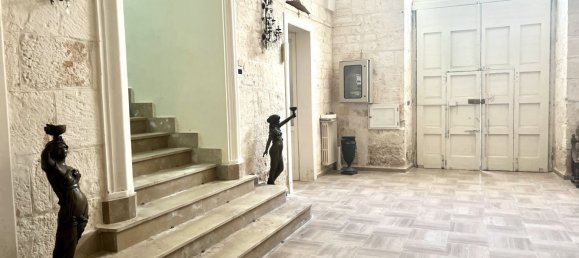 5 bedrooms Building in Ostuni, Italy No. 177269 2