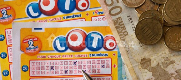 2 rooms Commercial property in Florence, Italy No. 48768 9