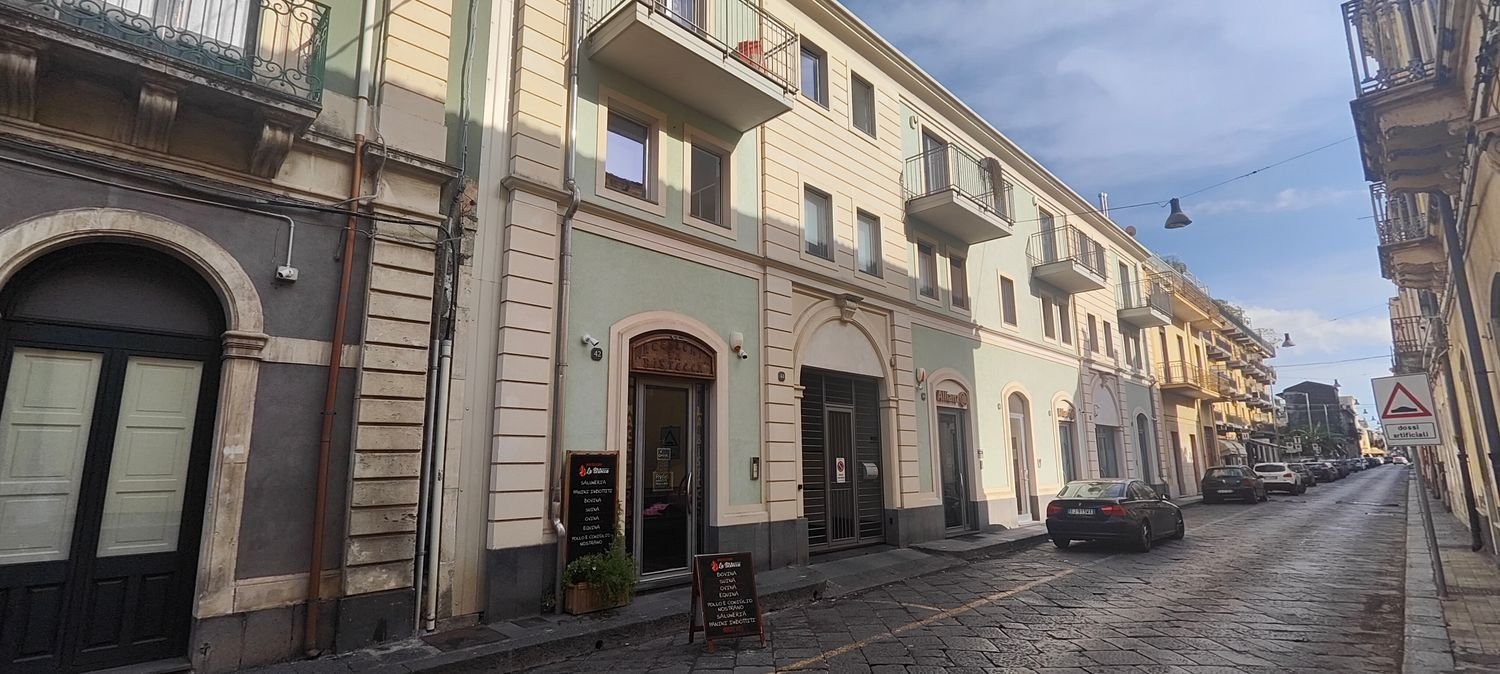 80m² Commercial property in Riposto, Italy No. 256397