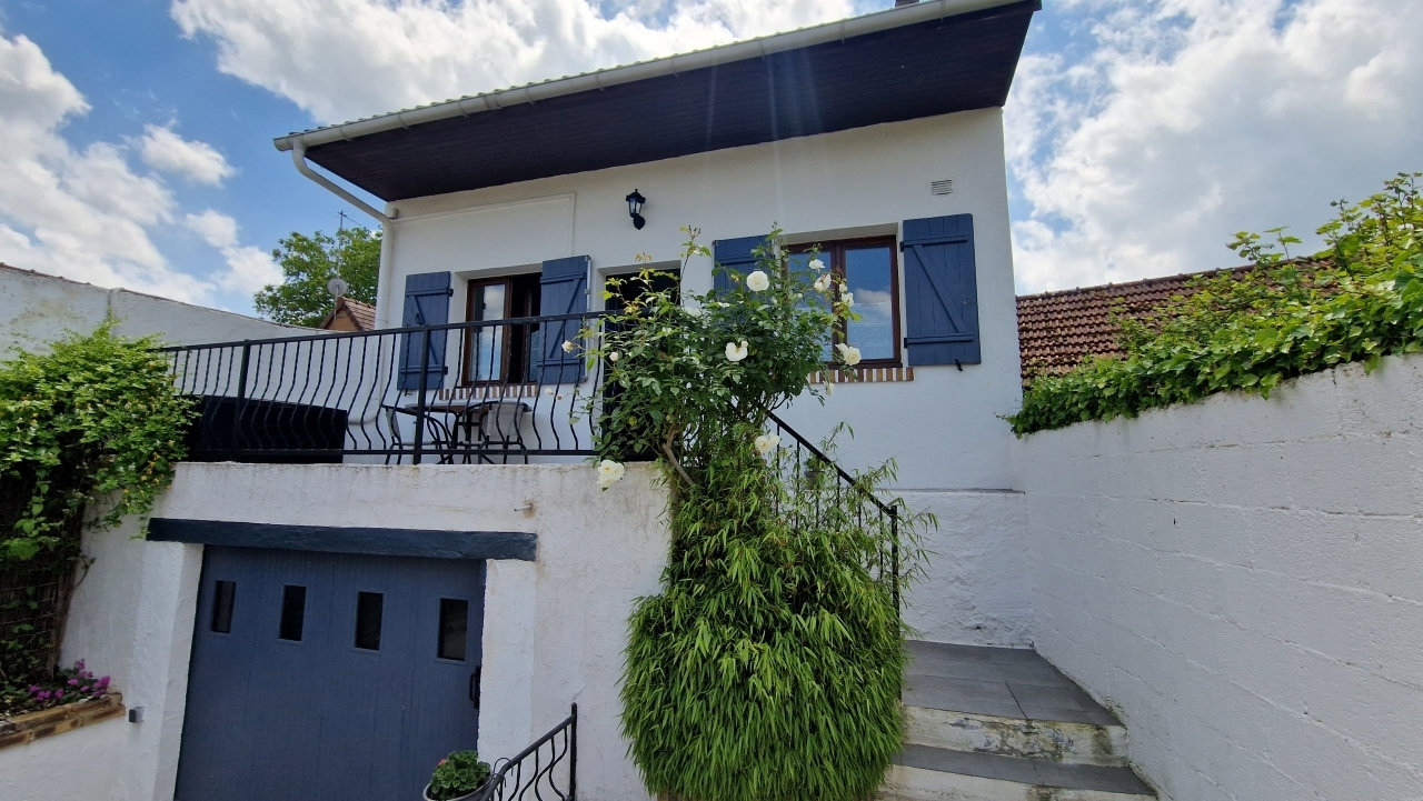 3 bedrooms House in Maintenon, France No. 65035