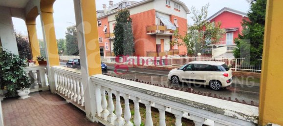 4 rooms Apartment in Piacenza, Italy No. 17330 7