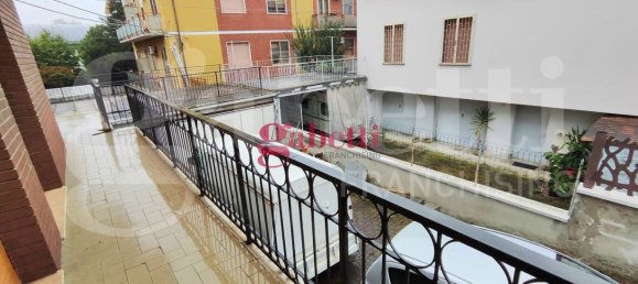 4 rooms Apartment in Piacenza, Italy No. 17330 17