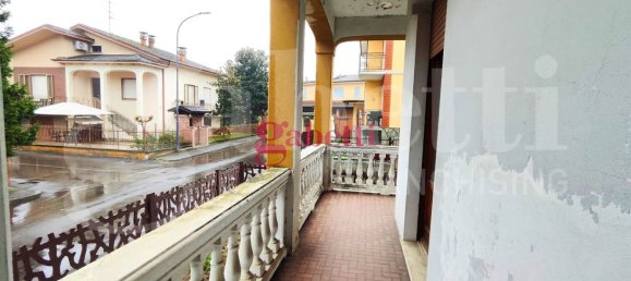 4 rooms Apartment in Piacenza, Italy No. 17330 11