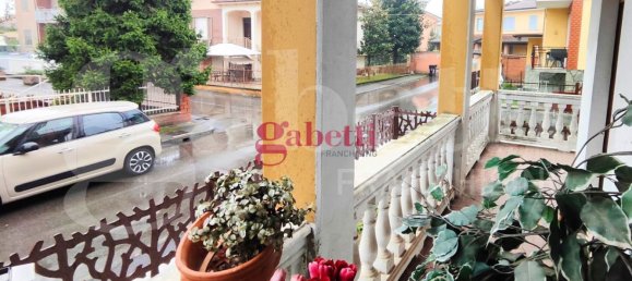 4 rooms Apartment in Piacenza, Italy No. 17330 6