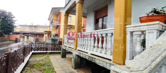 4 rooms Apartment in Piacenza, Italy No. 17330 5