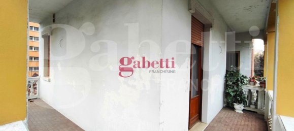 4 rooms Apartment in Piacenza, Italy No. 17330 8