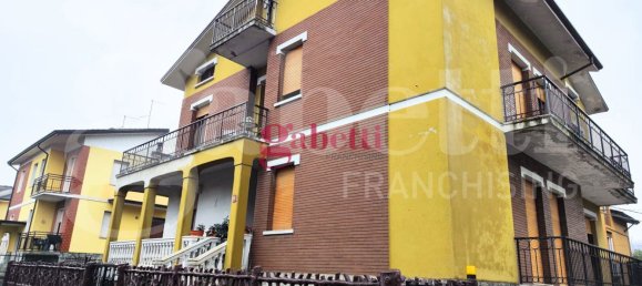 4 rooms Apartment in Piacenza, Italy No. 17330 4