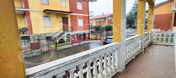 4 rooms Apartment in Piacenza, Italy No. 17330 9