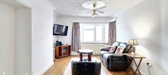 3 bedrooms House in Hayes, United Kingdom No. 5027 3