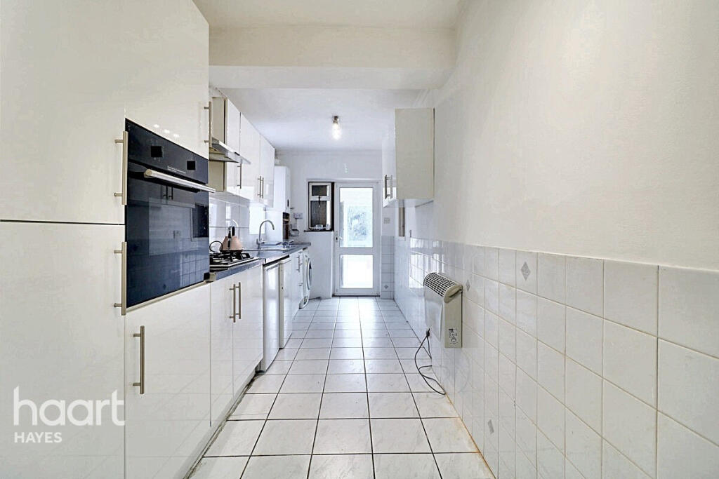 3 bedrooms House in Hayes, United Kingdom No. 5027