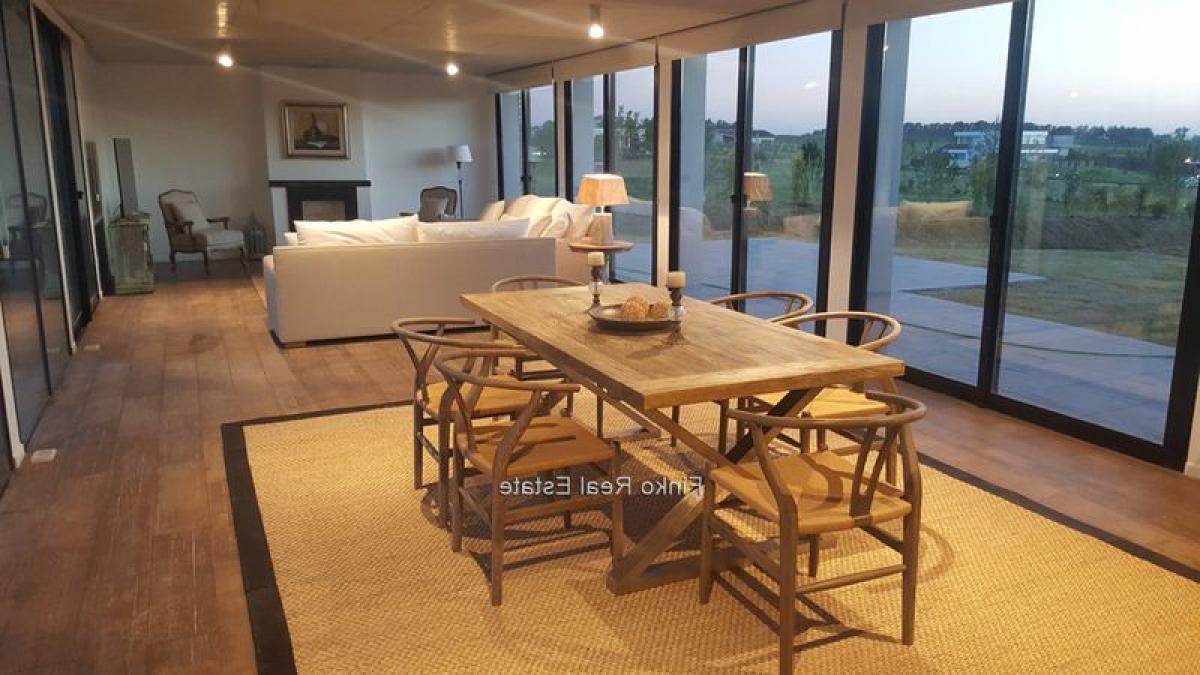 3 bedrooms House in Canelones, Uruguay No. 843