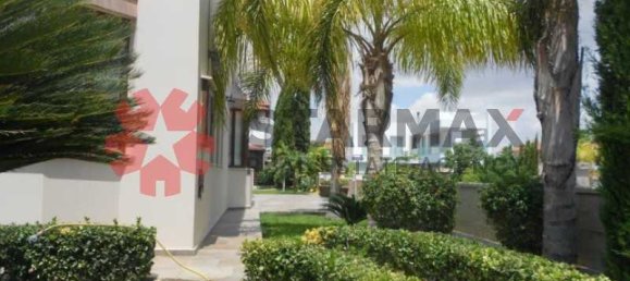 Propiedad comercial de 4 dormitorios en Aradippou, Cyprus No. 80681 4