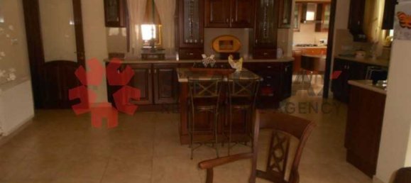 Propiedad comercial de 4 dormitorios en Aradippou, Cyprus No. 80681 6