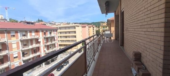 Apartamento de 7 dormitorios en L'Aquila, Italy No. 334407 9