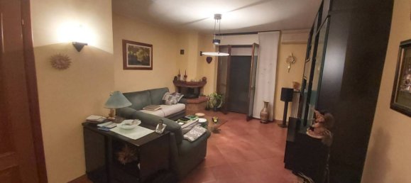 2 bedrooms Apartment in Turin, Italy No. 24380 3