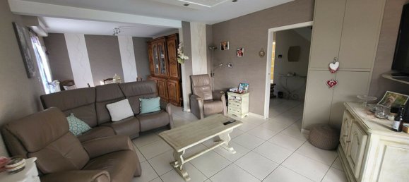 Замки и поместья с 4 спальнями в Монтсюр, Франция № 360565 3