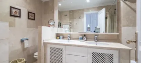 Apartamento de 2 dormitorios en Marbella, Spain No. 97841 4