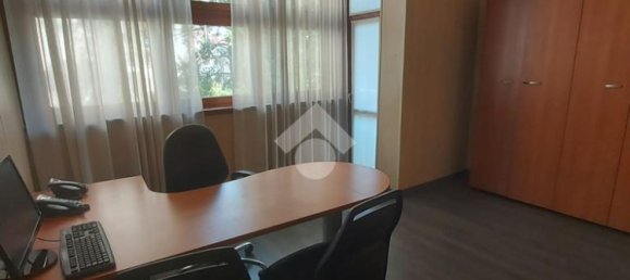 6-salle Bureau à Bergamo, Italy No. 80241 3