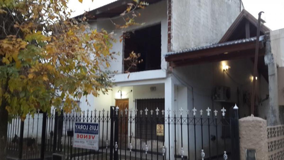 2 bedrooms House in Almirante Brown, Argentina No. 94160