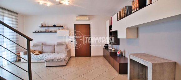 4 rooms Villa in Romentino, Italy No. 14616 7