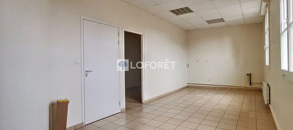 2 rooms Commercial property in Chauny, France No. 262156 3