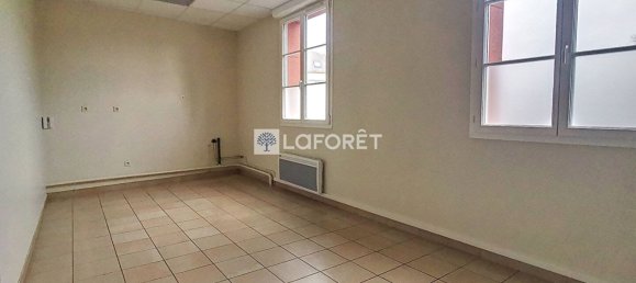 2 rooms Commercial property in Chauny, France No. 262156 2