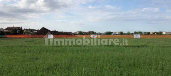 610m² Land in Calcinate, Italy No. 73751 3