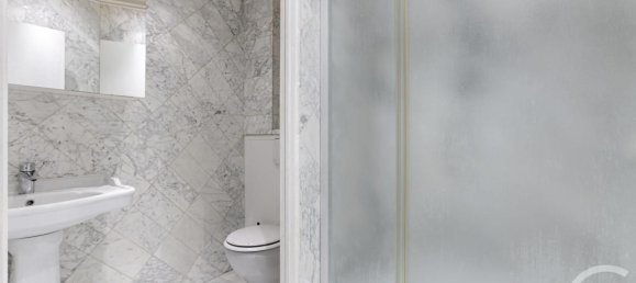 2 bedrooms Apartment in Paris, France No. 180069 10