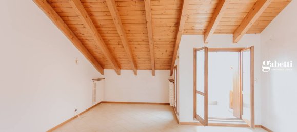 2 bedrooms Penthouse in Merate, Italy No. 5800 9