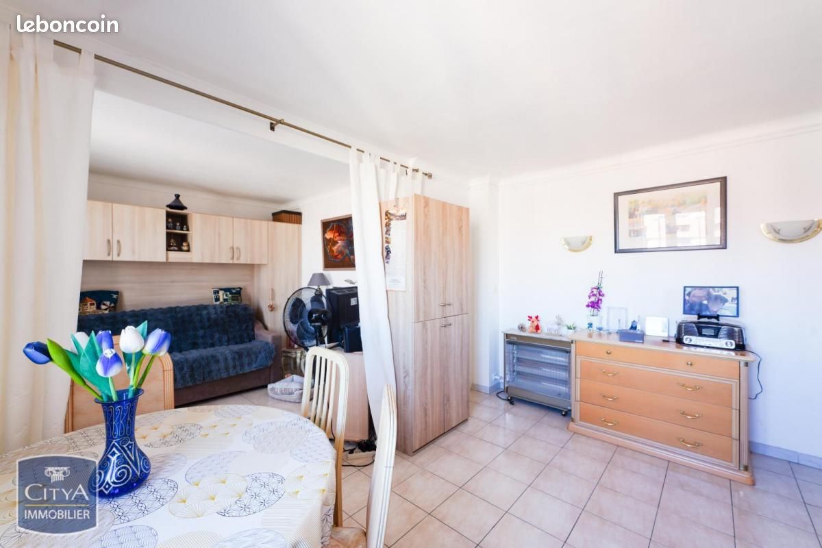 1 bedroom Apartment in Marseille, France No. 277099