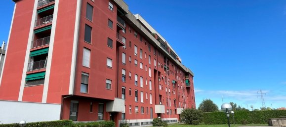 3 rooms Apartment in Settimo Milanese, Italy No. 339040 2