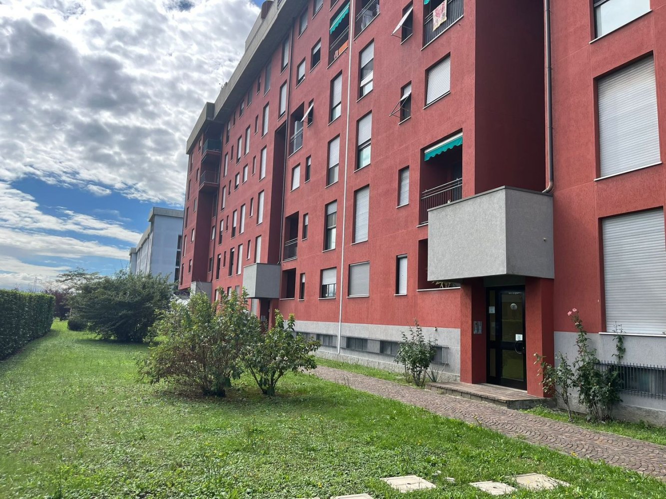 3 rooms Apartment in Settimo Milanese, Italy No. 339040