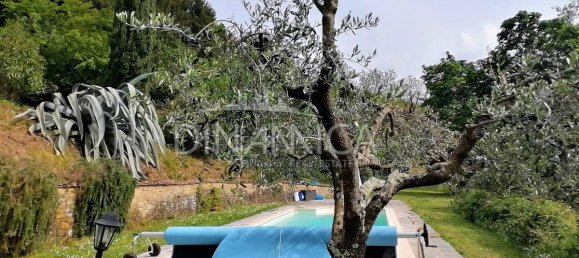 Дом с 5 комнатами в Уццано, Италия № 231732 12