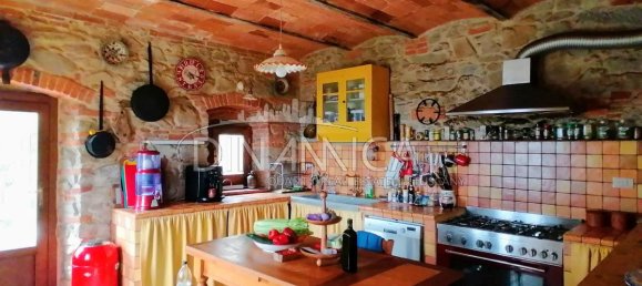 Дом с 5 комнатами в Уццано, Италия № 231732 20