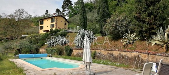 Дом с 5 комнатами в Уццано, Италия № 231732 3