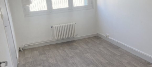 2 bedrooms Apartment in Vierzon, France No. 76869 6